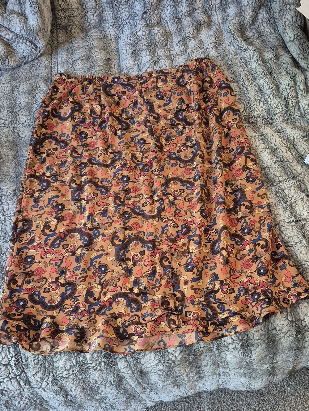 CJ Banks 🖤 Tan Paisley A-Line Skirt (831) - Picture 3 of 3